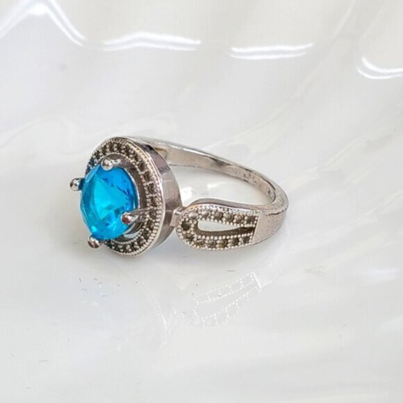 Beautiful Vintage Sterling Silver Royal Elegant Blue Topaz Crystal Ring size 7.5 - Picture 3 of 11